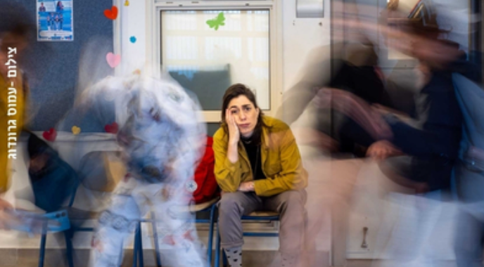 האמא של הילד הכי מופרע בכיתה מופע כנה, קומי וסוחף על הורות לילד "אחר" ועל הורות בכלל.