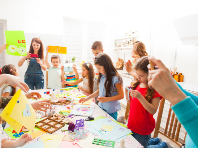 ילדים בגילאי 6-10 מוזמנים לסדנת יצירה בנושא לוויתנים מעופפים בהנחיית ורד אלסברג