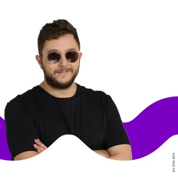 סיפורם של ארבעה אמנים, דרך ארבעה שירים שנכתבו על ובהשראת החלל. על המירוץ לחלל ואיך הוא בא לידי ביטוי במוזיקה הפופולרית לאורך העשורים, על המוטיבים המוזיקליים והמילוליים הדומים, ועל