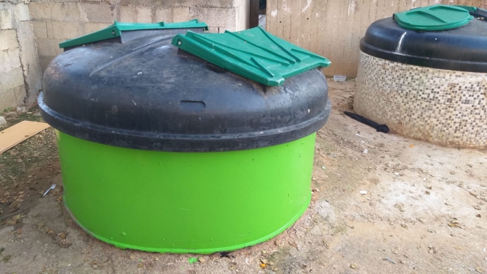 פח אשפה טמון קרקע